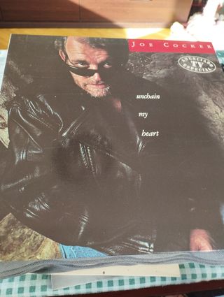 LP simple.  Buen rock