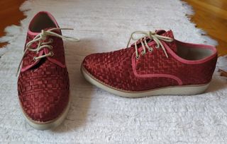 Zapato plano de mujer granate