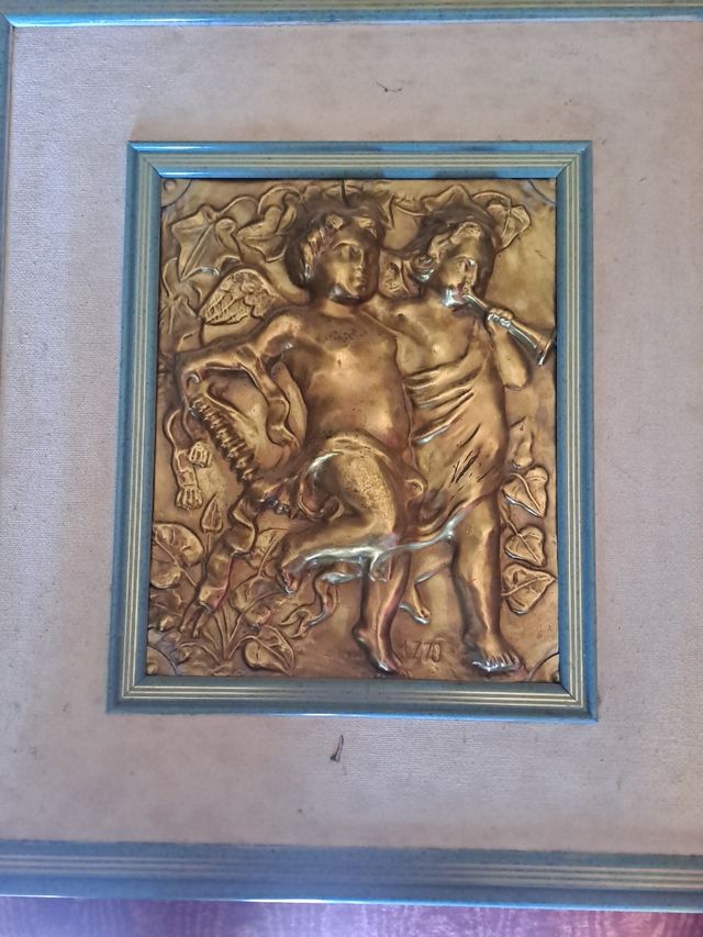 Sbalzo in rame e ottone stile barocco.