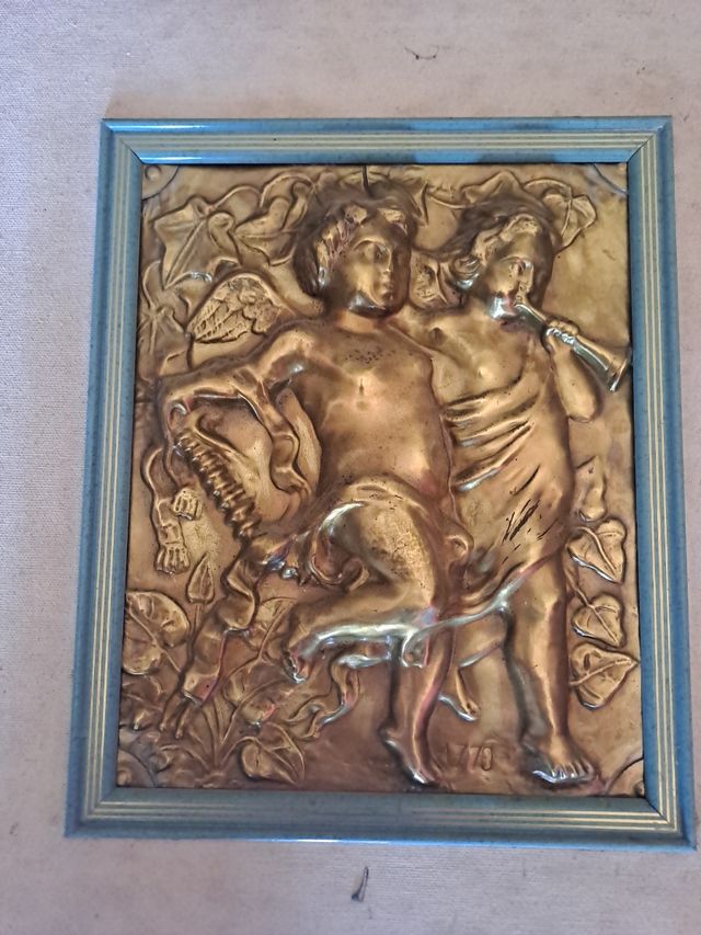 Sbalzo in rame e ottone stile barocco.