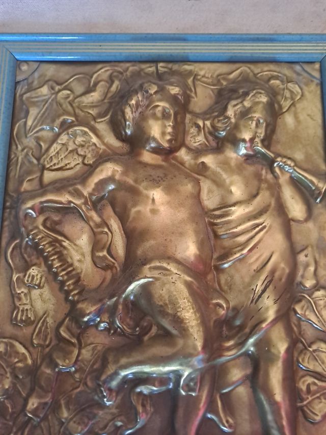 Sbalzo in rame e ottone stile barocco.