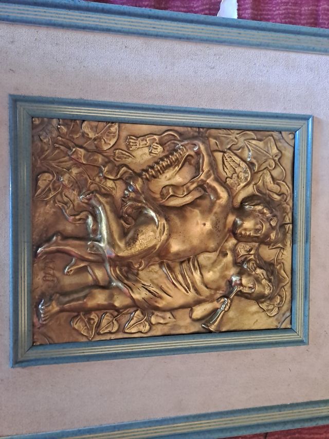 Sbalzo in rame e ottone stile barocco.