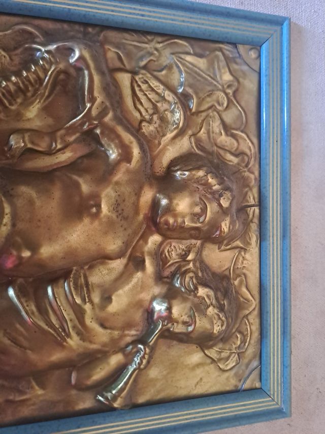 Sbalzo in rame e ottone stile barocco.