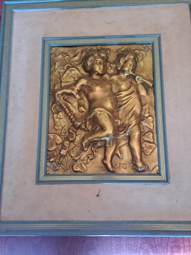 Sbalzo in rame e ottone stile barocco.