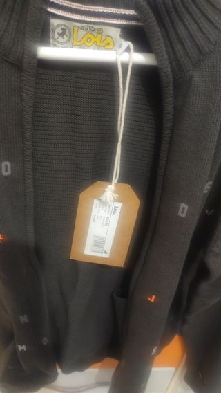 Chaqueta gris nueva con etiqueta 