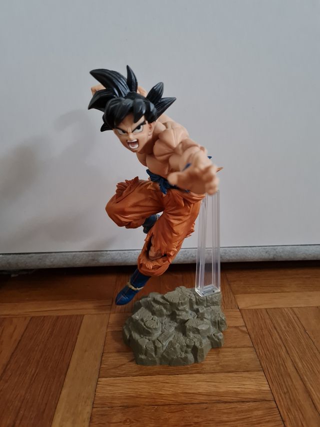 Goku figure