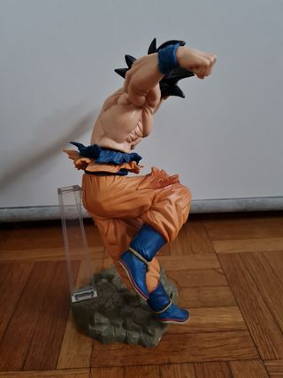 Goku figure