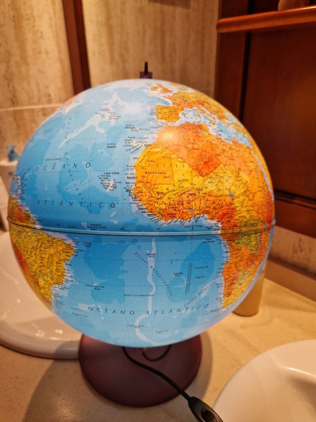 Globo terráqueo del mundo con luz