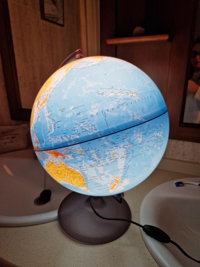 Globo terráqueo del mundo con luz