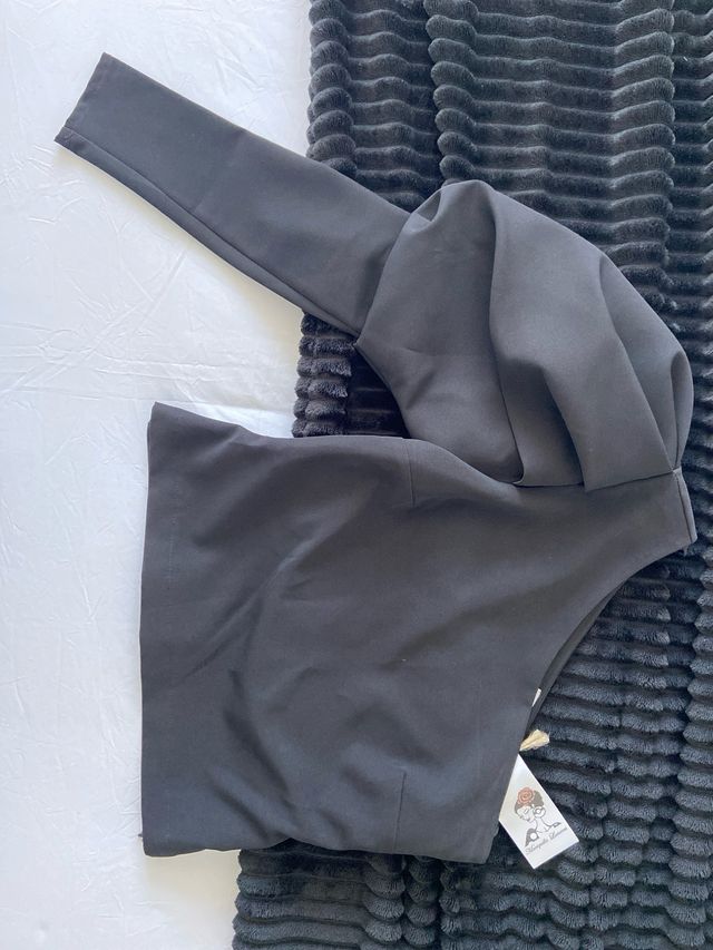 Top negro asimétrico