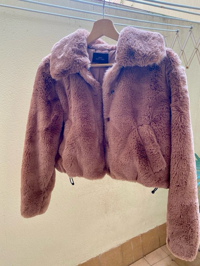 Chaqueta Urban Outfitters pelo falso rosa palo