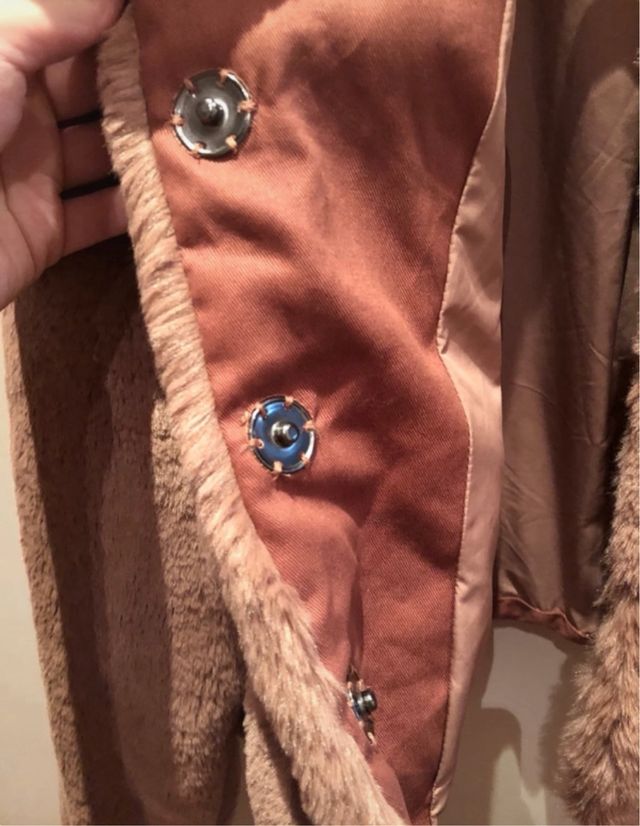 Chaqueta Urban Outfitters pelo falso rosa palo