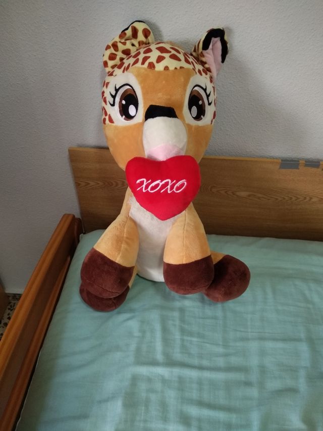 Se vende cervatillo de peluche bamby .