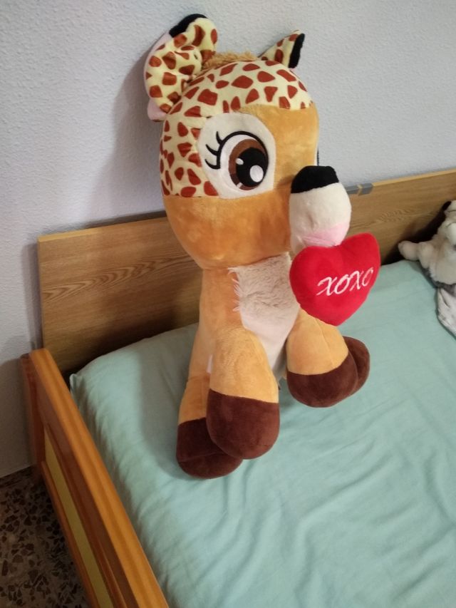 Se vende cervatillo de peluche bamby .