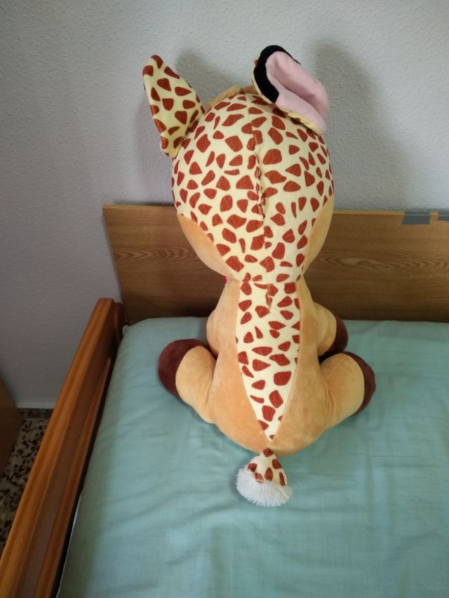 Se vende cervatillo de peluche bamby .