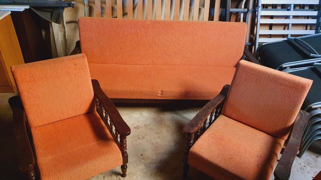 Sofá cama y dos butacas a juego todo 15€