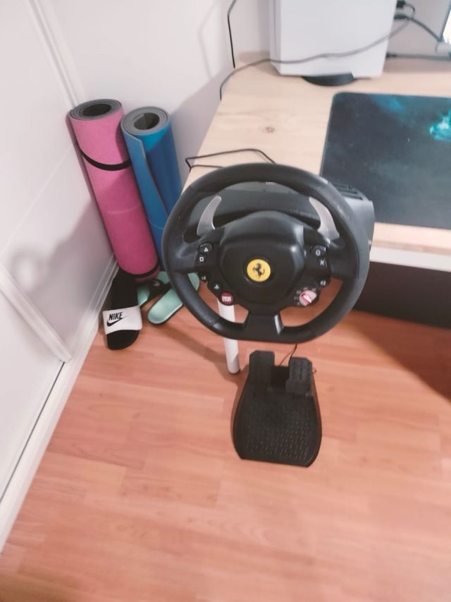 Volante Thrustmaster T80 con pedales