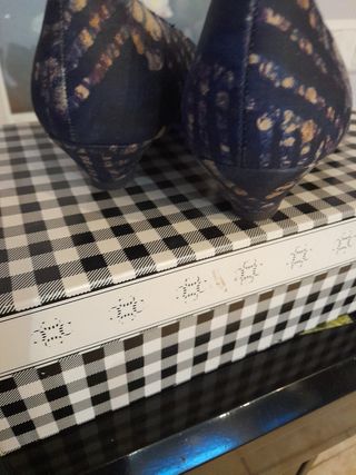 Zapatos de colores lilas para vestir de fiesta