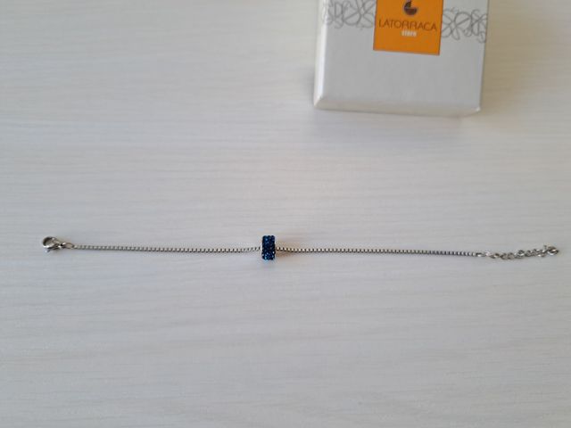 Bracciale con ciondolo blu