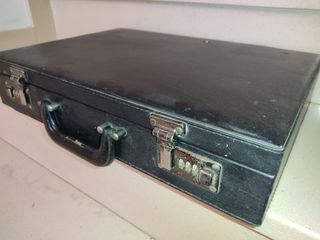 Maletín negro antiguo tipo piel