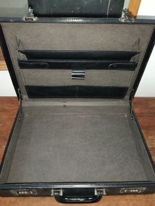 Maletín negro antiguo tipo piel