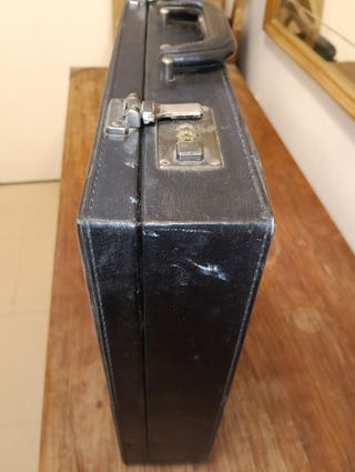 Maletín negro antiguo tipo piel