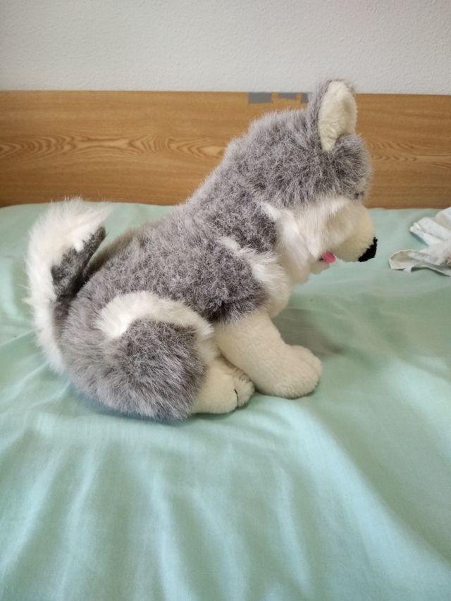 Se venden 2 peluches husqui