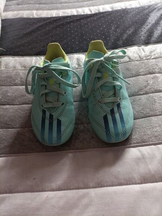 Botas de fútbol niño