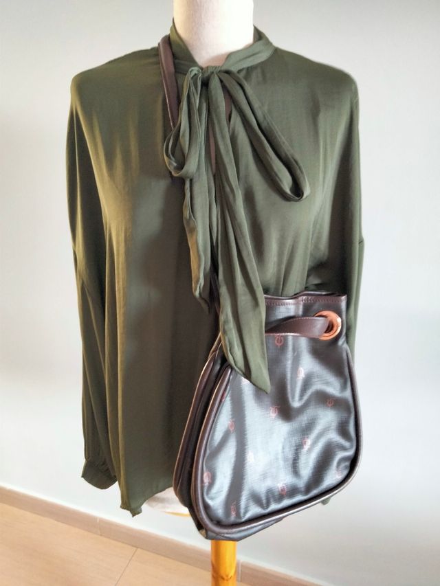 Preciosa camisa más bolsito 