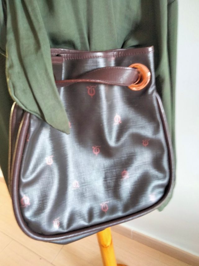 Preciosa camisa más bolsito 