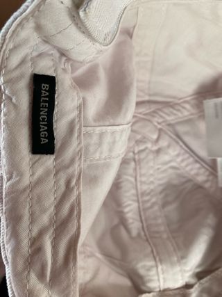 Cappello Balenciaga con tesa