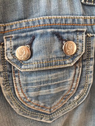 Vaqueros vintage con el símbolo de la mujer