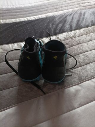 Botas de fútbol niño