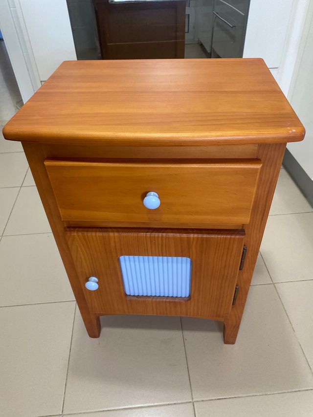 Mesita de noche, pino