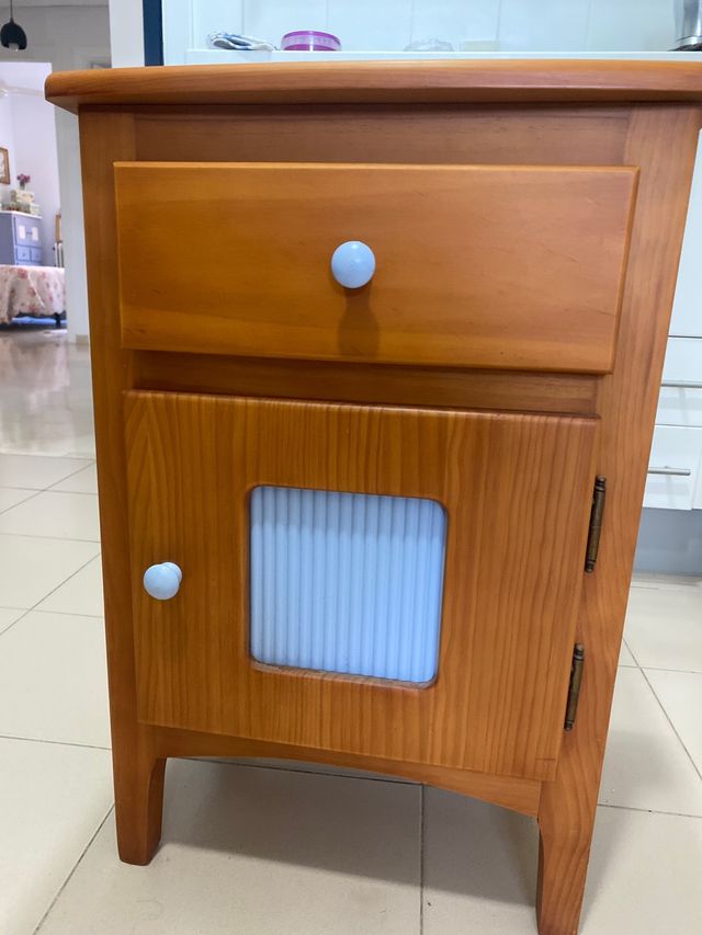 Mesita de noche, pino