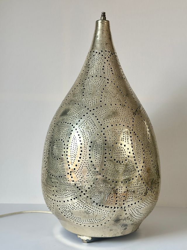 Lámpara de sobremesa de metal