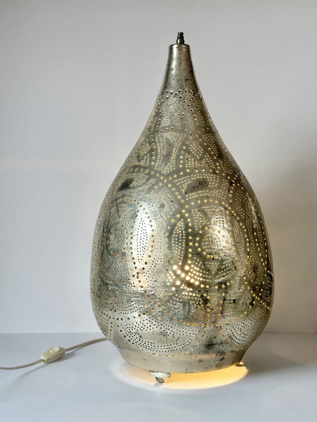 Lámpara de sobremesa de metal