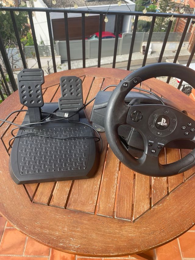 Volante PS4 THRUSTMASTER