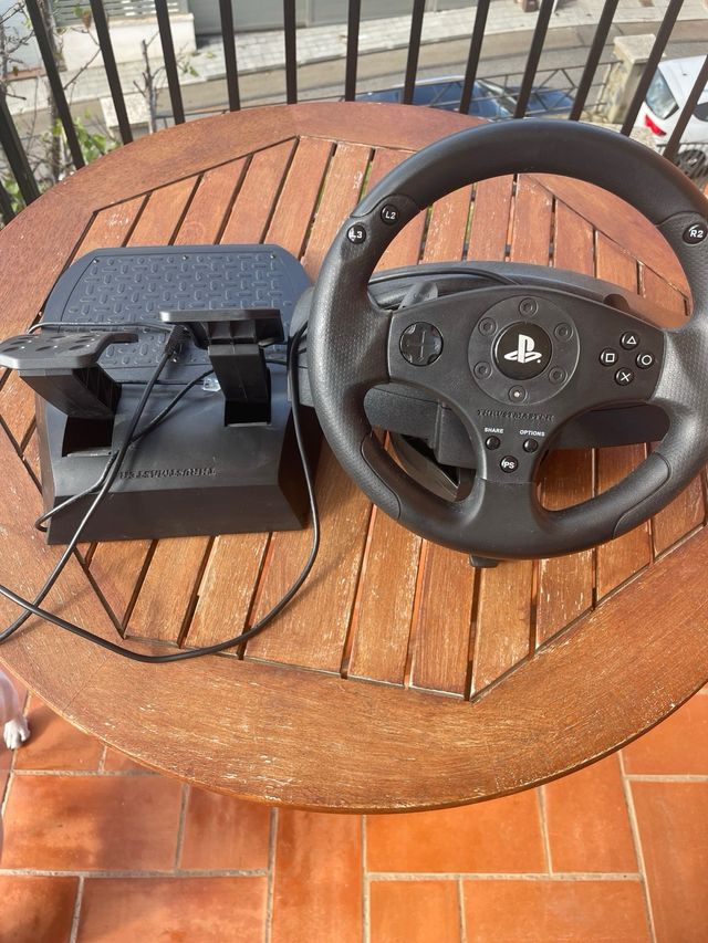 Volante PS4 THRUSTMASTER
