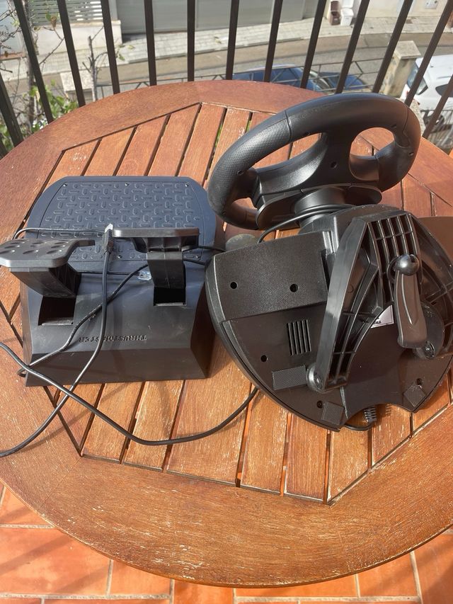 Volante PS4 THRUSTMASTER