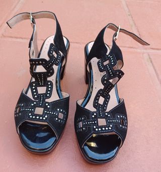 Zapatos plataforma PITILLOS n°38. Negros.
