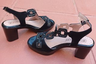 Zapatos plataforma PITILLOS n°38. Negros.
