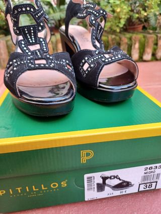 Zapatos plataforma PITILLOS n°38. Negros.
