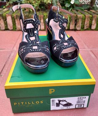 Zapatos plataforma PITILLOS n°38. Negros.
