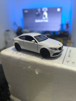 Mercedes C63 AMG a escala 1/36