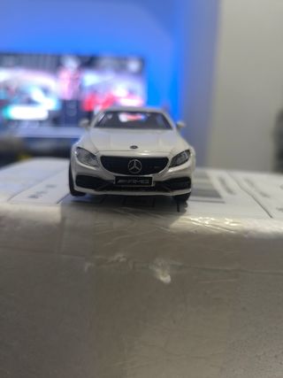 Mercedes C63 AMG a escala 1/36