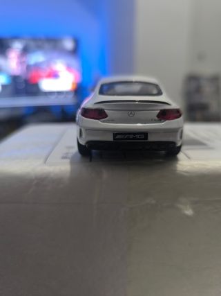 Mercedes C63 AMG a escala 1/36