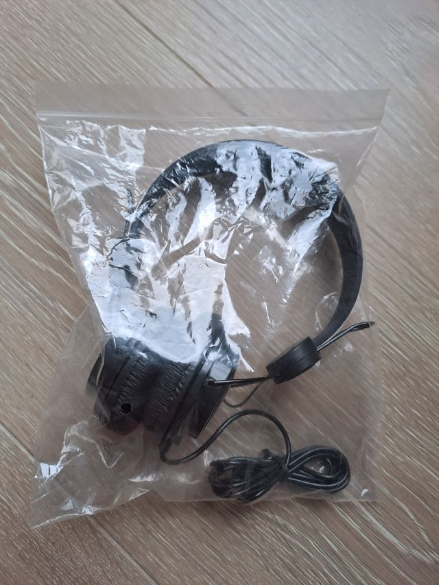 Auriculares merchandasing Bacardi sin usar