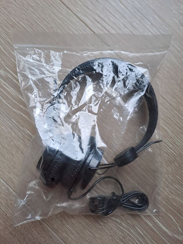 Auriculares merchandasing Bacardi sin usar