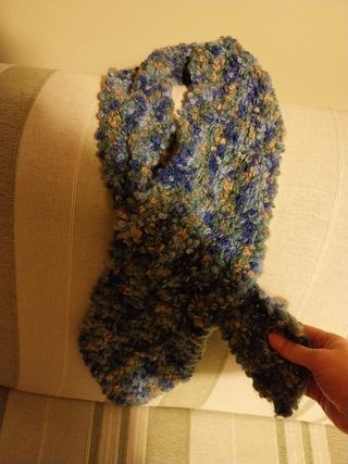 Due sciarpe in lana marrone e blu